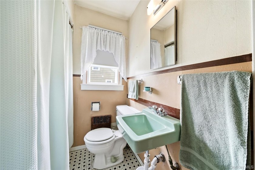 Unique Home in Lindy Village with Partial Dormer. Make This Your - photo 13