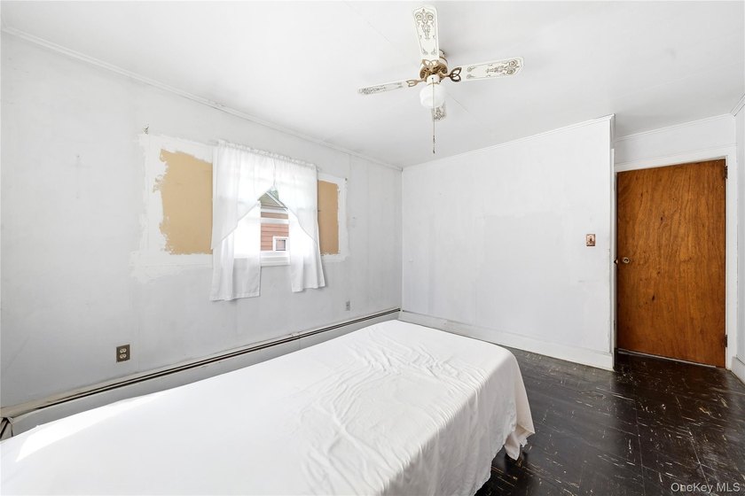 Unique Home in Lindy Village with Partial Dormer. Make This Your - photo 15