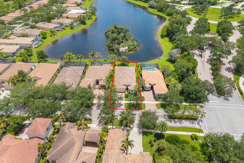Beautiful Florenza model with a serene lake view overlooking a - photo 3