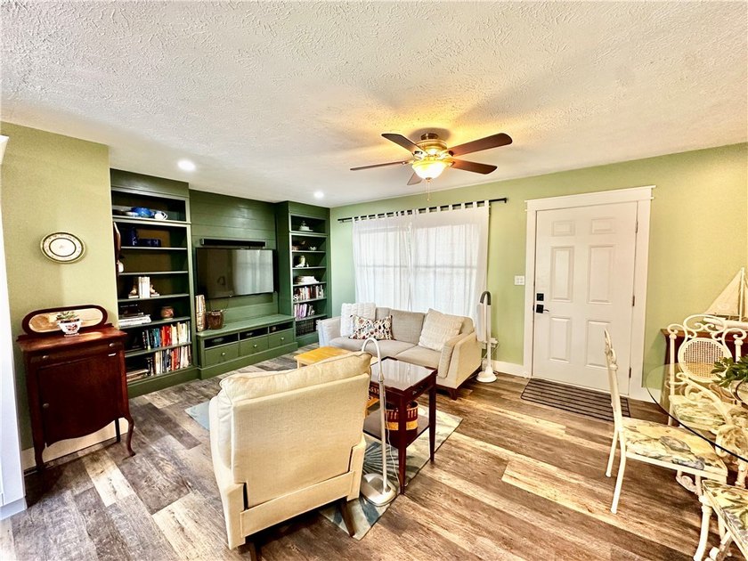 Welcome home! Modern living meet serenity in this charming home - photo 10
