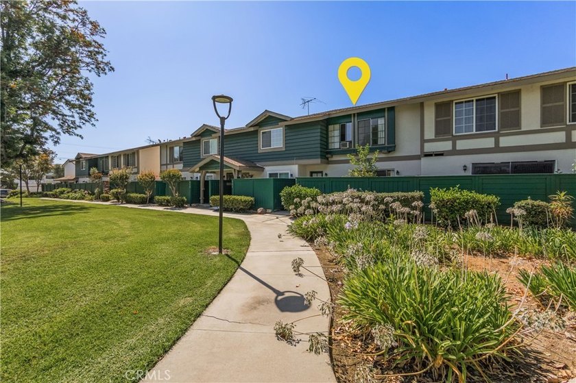 Welcome to 8170 Glengarry Green, a delightful single-family - photo 4