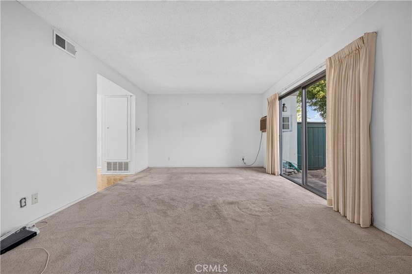 Welcome to 8170 Glengarry Green, a delightful single-family - photo 7
