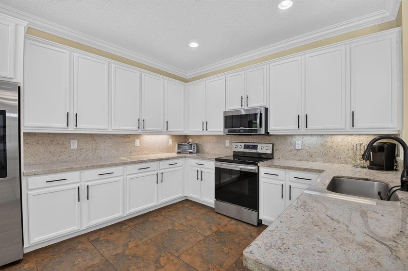 Move-in ready stunning Antigua model- 5 BEDS /4 full BATHS! A - photo 9