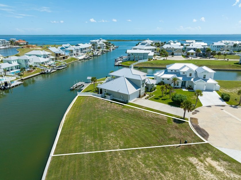 Welcome to The Islands of Rockport, where refined coastal living - photo 6
