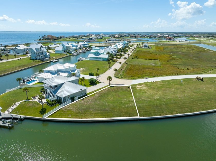 Welcome to The Islands of Rockport, where refined coastal living - photo 7
