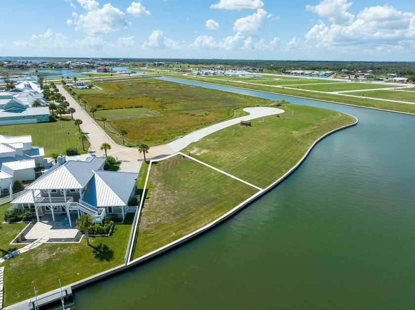Welcome to The Islands of Rockport, where refined coastal living - photo 8