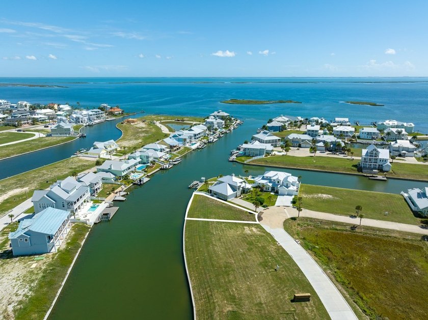 Welcome to The Islands of Rockport, where refined coastal living - photo 9