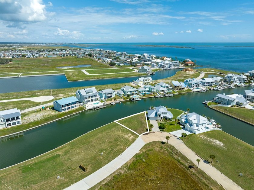 Welcome to The Islands of Rockport, where refined coastal living - photo 10