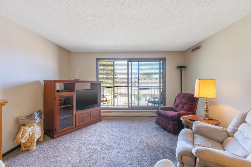 2 bedroom, 2 bathroom condo located in Crystal! When you walk in - photo 7