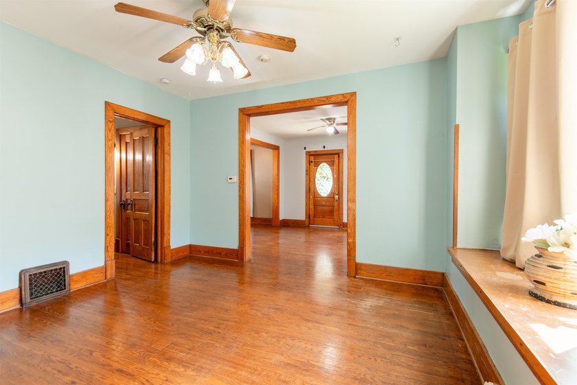 Addorable 3-bedroom home with classic charm and nearly 1,200 - photo 9