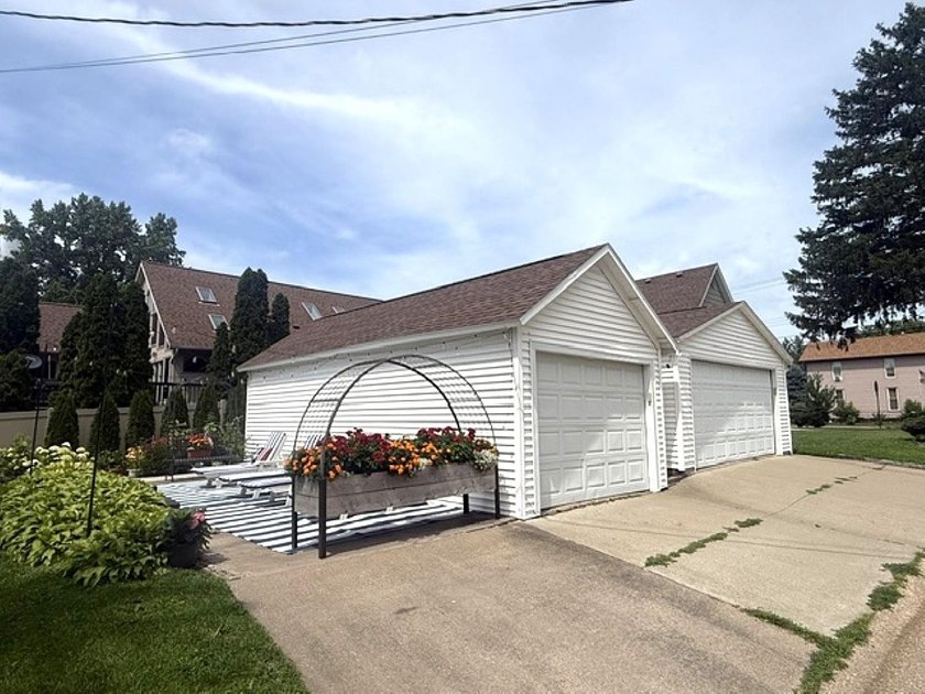 Charm and Comfort!!! This beautifully updated and well cared for - photo 5