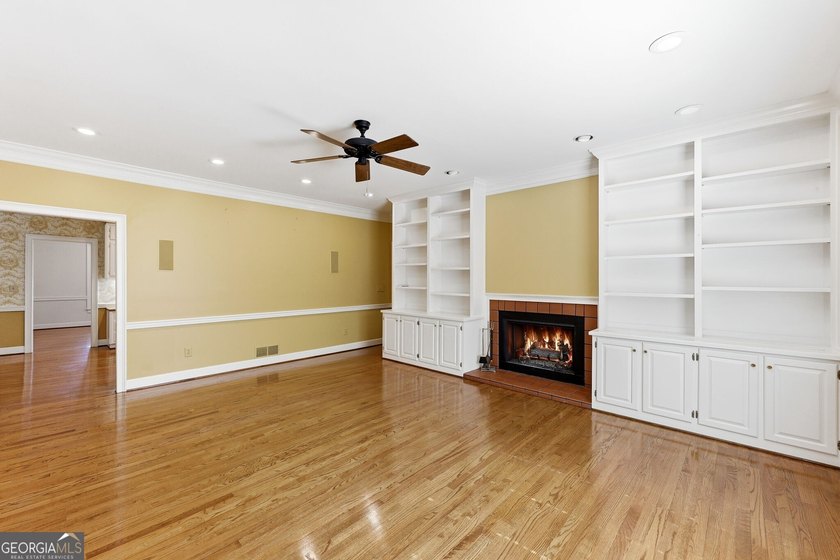 Enjoy the best of Lake Lanier living from this spacious - photo 19