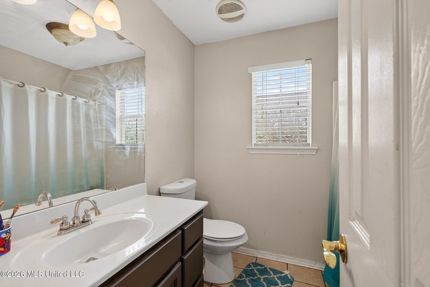 This exceptional 3-bedroom,2 bath home boasts a split floor plan - photo 7