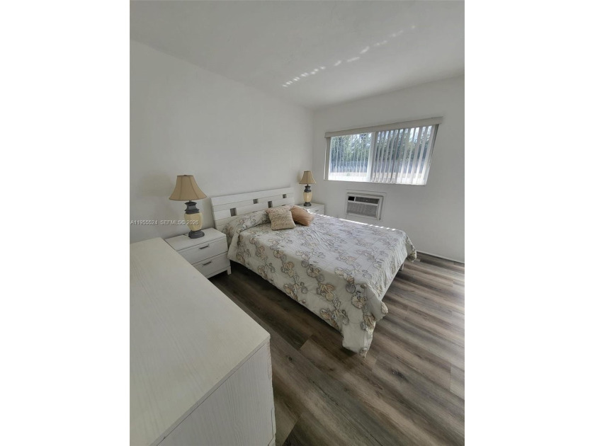 PRICE TO SELL!! INVESTMENT OPORTUNITY !!!OR LIVE IN!! OWNER SAID - photo 31