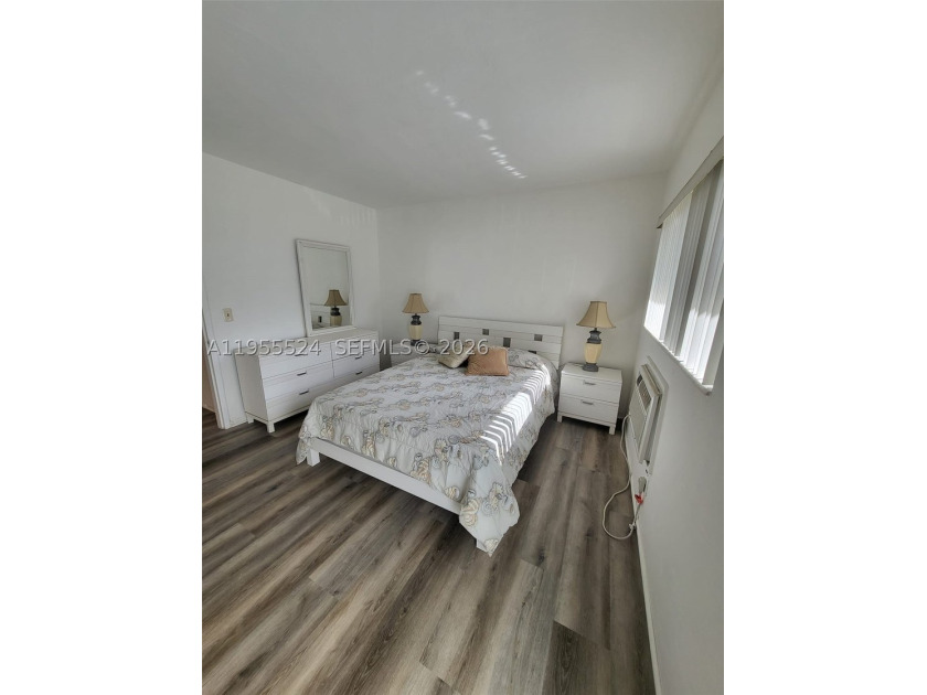 PRICE TO SELL!! INVESTMENT OPORTUNITY !!!OR LIVE IN!! OWNER SAID - photo 34