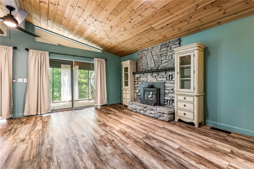 Featuring high-end finishes, no detail was spared in this - photo 4