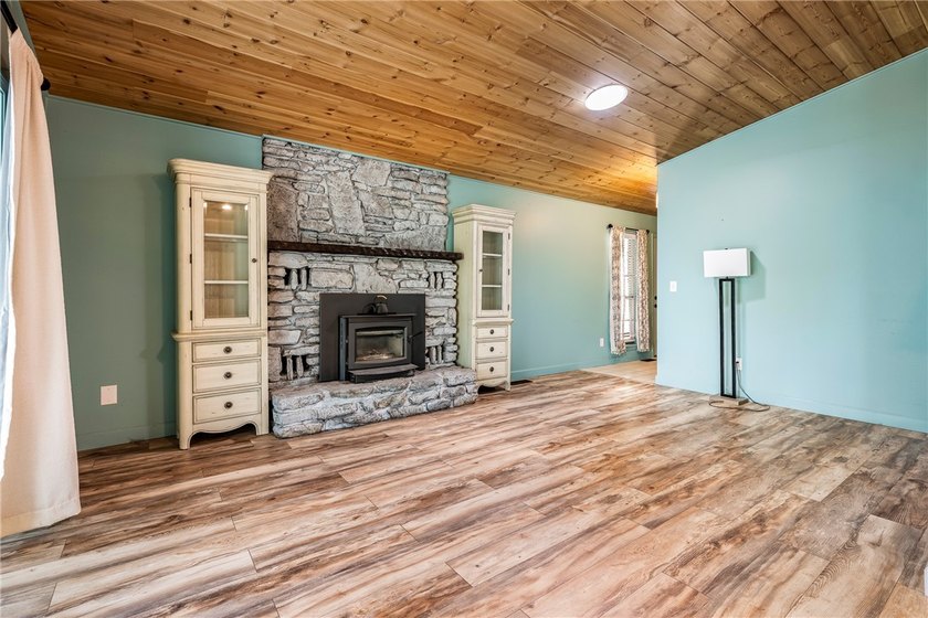 Featuring high-end finishes, no detail was spared in this - photo 6