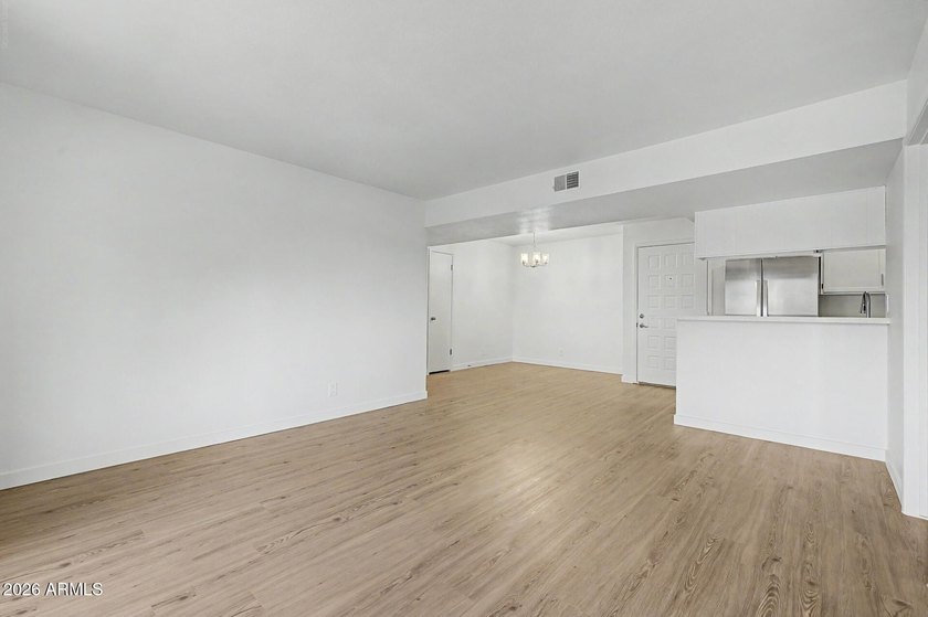 Stunning, completely remodeled 3rd-floor condo offering - photo 5