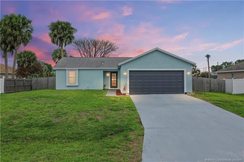 Welcome home to this 3 bedroom 2 bath 2 car garage with Pool - photo 2