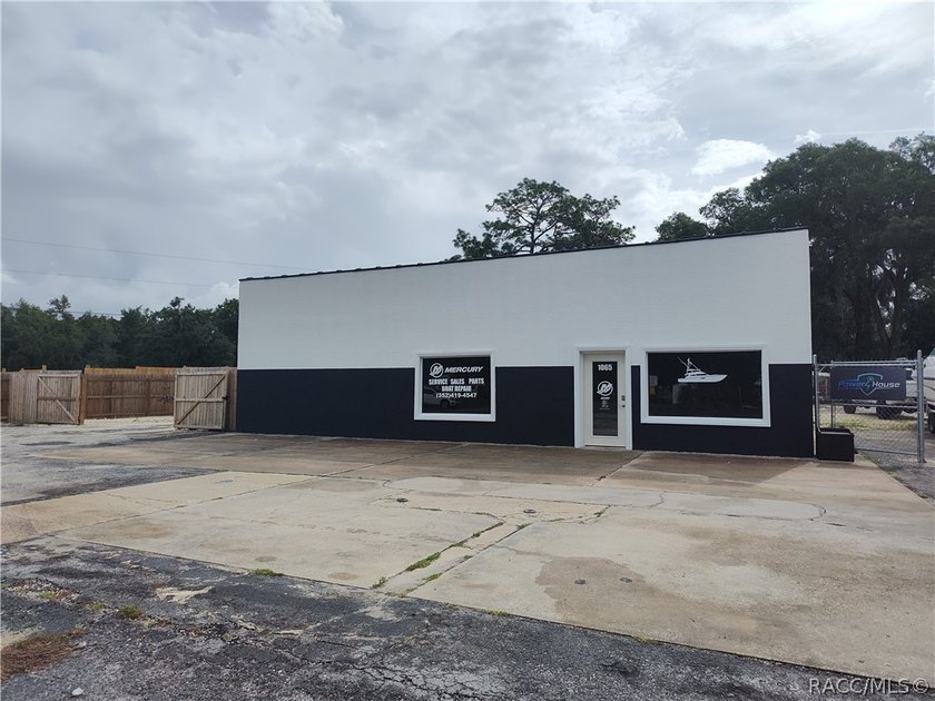 Rare opportunity to acquire two commercial GNC buildings in one - photo 2