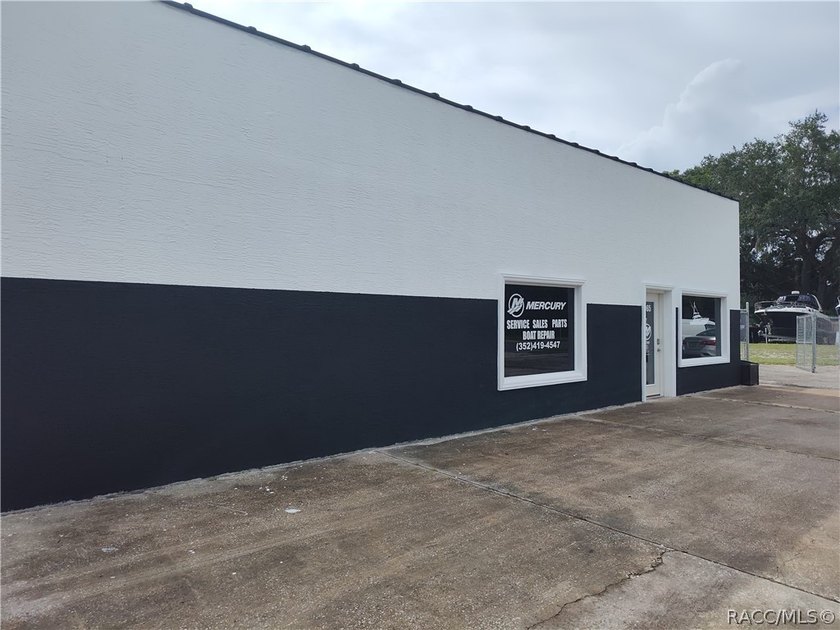 Rare opportunity to acquire two commercial GNC buildings in one - photo 3