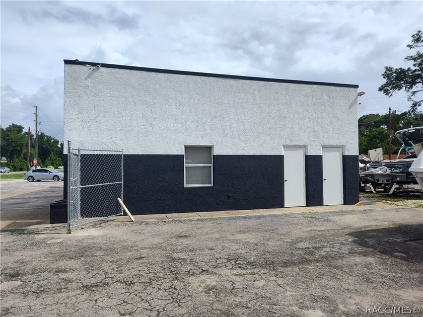 Rare opportunity to acquire two commercial GNC buildings in one - photo 6