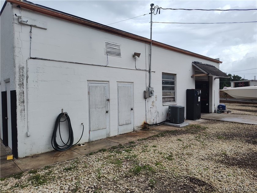 Rare opportunity to acquire two commercial GNC buildings in one - photo 8