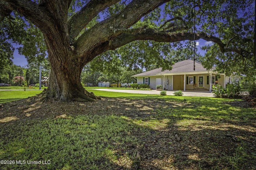 Own your own piece of paradise near the beach! This spacious - photo 3