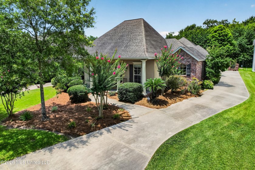 Fall in love with this custom built home located in the heart of - photo 2