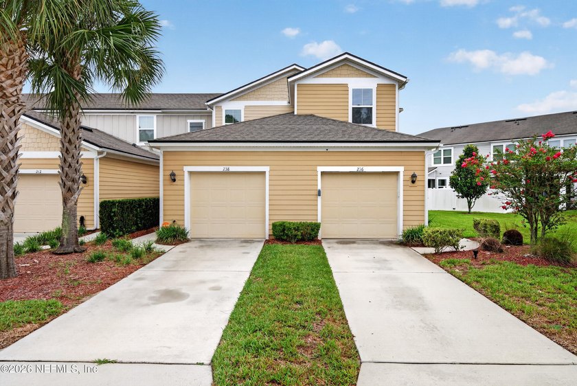 Welcome to this beautifully maintained 3-bedroom, 3-bathroom - photo 2