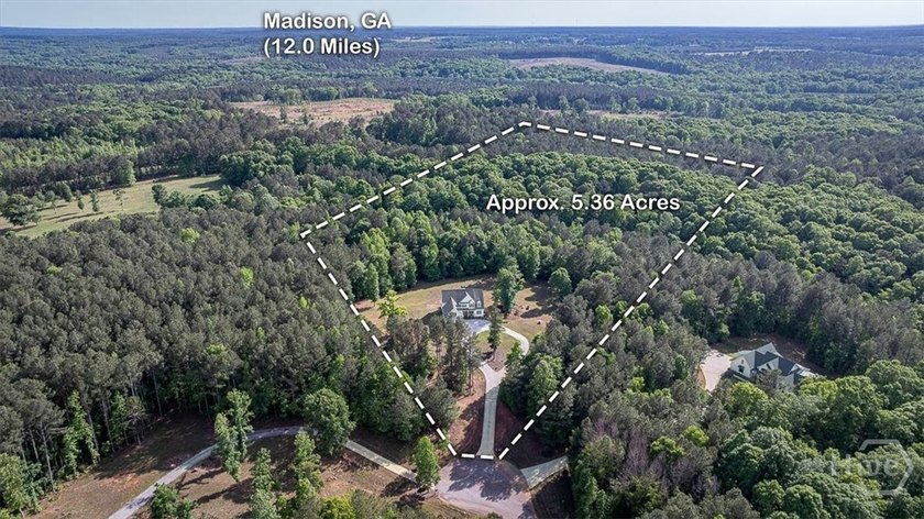 Welcome home to this stunning Oconee County retreat, perfectly - photo 3