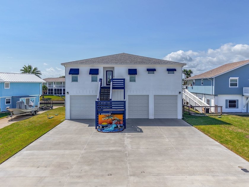 Come live the coastal lifestyle in this thoughtfully designed - photo 4