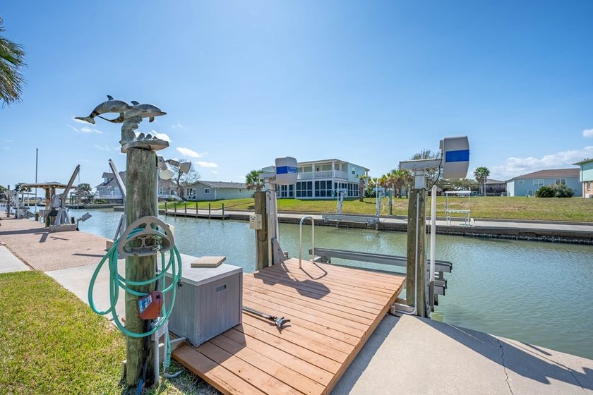 Come live the coastal lifestyle in this thoughtfully designed - photo 6