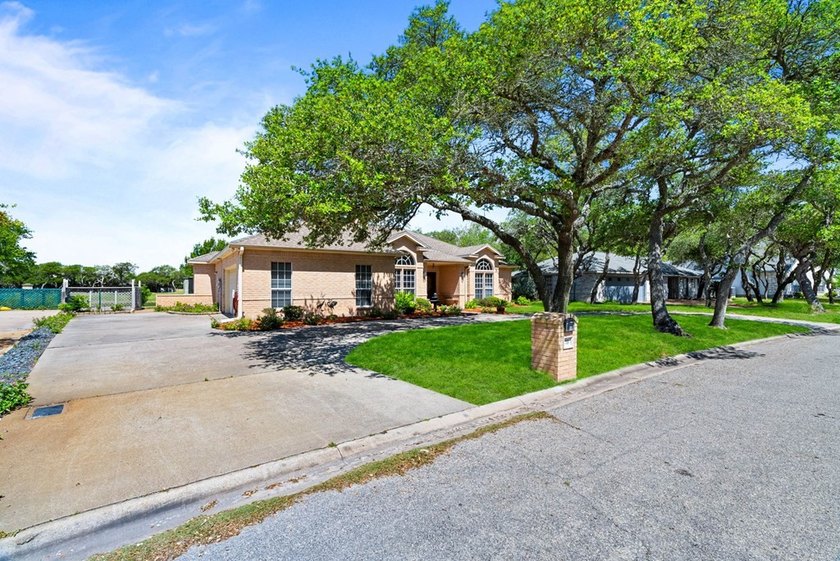 COUNTRY CLUB LIVING WITH A VIEW! Located in Rockport Country - photo 4