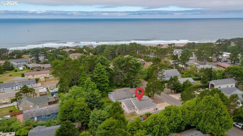 Welcome to 50 Pacific in beautiful Depoe Bay, Oregon! This - photo 12