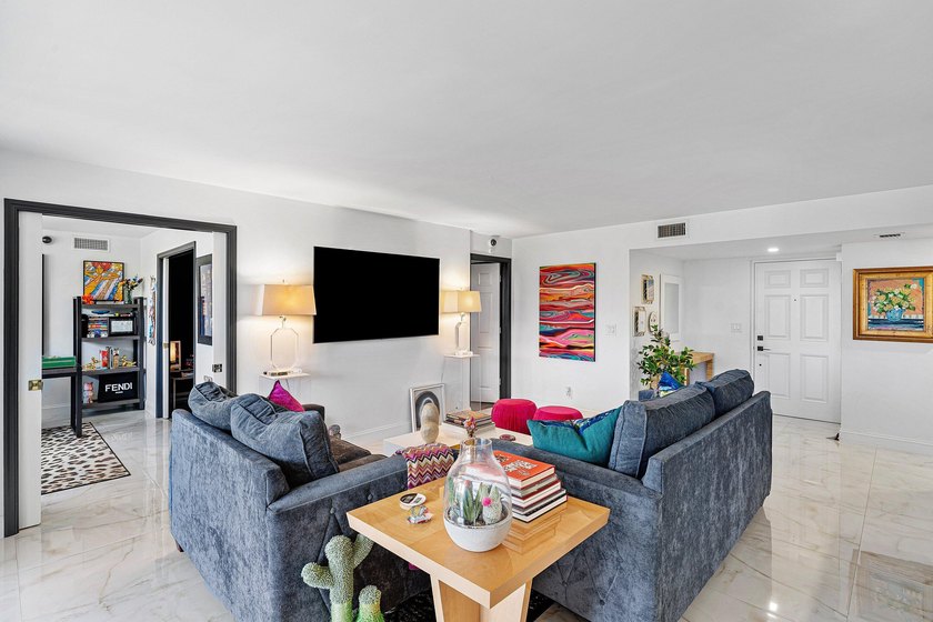 Welcome to this beautifully renovated residence featuring 2 - photo 7