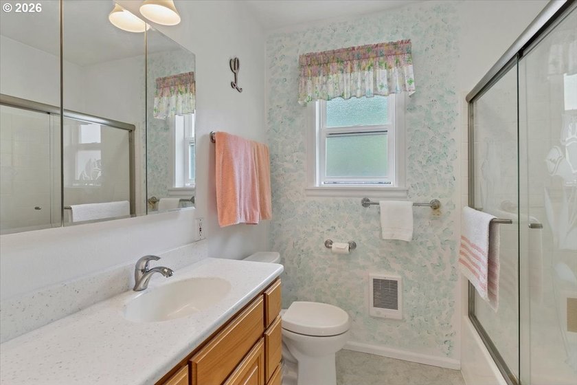 Welcome to 50 Pacific in beautiful Depoe Bay, Oregon! This - photo 36