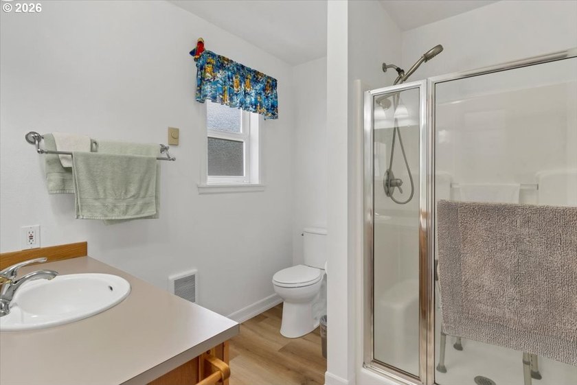 Welcome to 50 Pacific in beautiful Depoe Bay, Oregon! This - photo 37