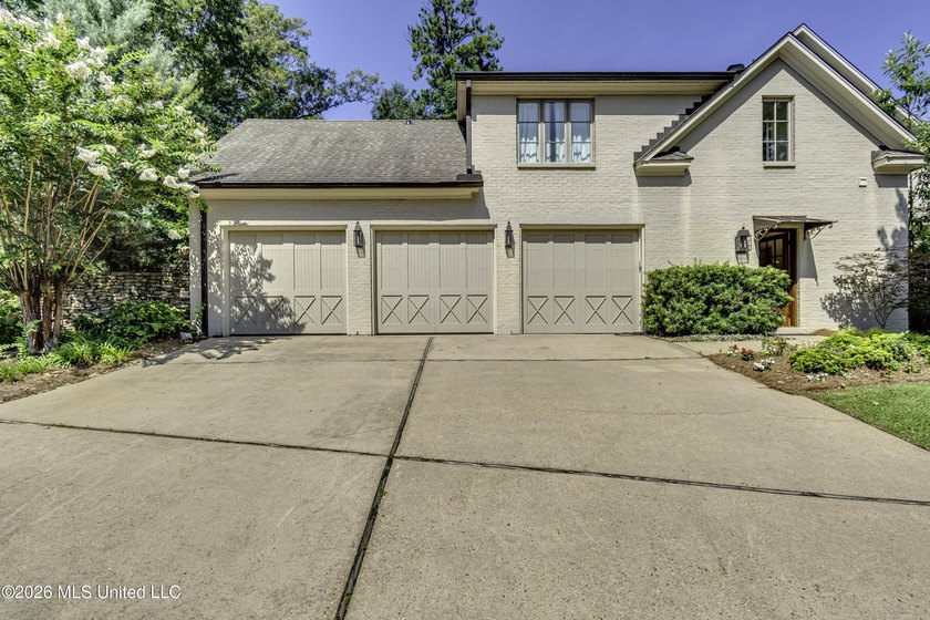 Welcome to 15 Eastparke Dr, where you will find a combination of - photo 8