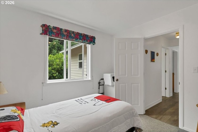 Welcome to 50 Pacific in beautiful Depoe Bay, Oregon! This - photo 39