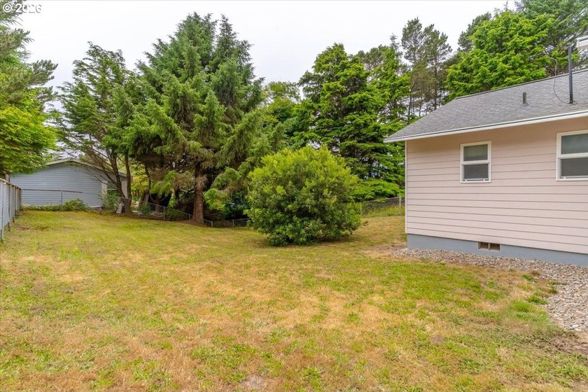 Welcome to 50 Pacific in beautiful Depoe Bay, Oregon! This - photo 46