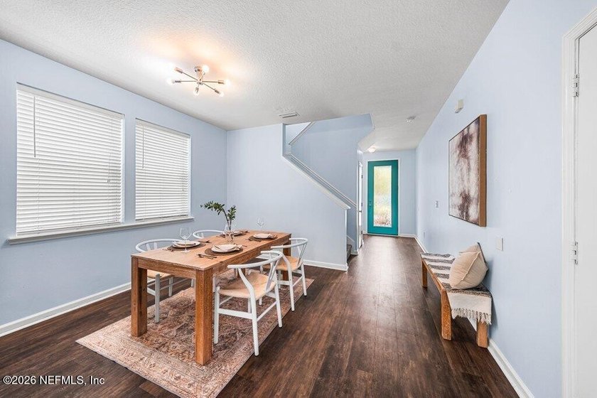 Island living, minutes from 450 years of history! This 3-bedroom - photo 8