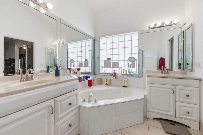 Welcome home to this well-maintained property, ideally located - photo 15