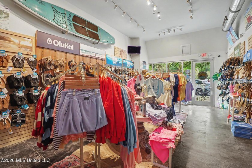 Rare opportunity to own a 1,734 SqFt mixed-use commercial - photo 9