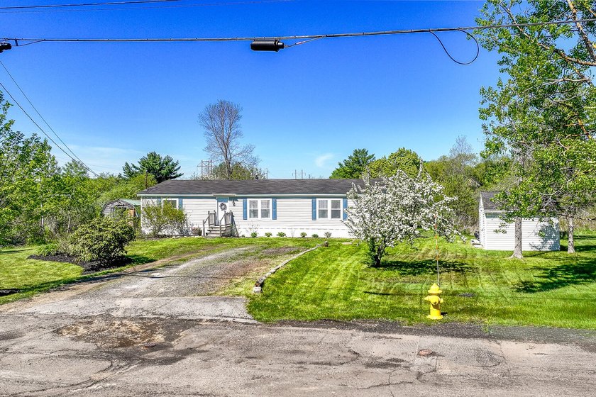 Beautifully maintained three bedroom, two bath home nicely - photo 22