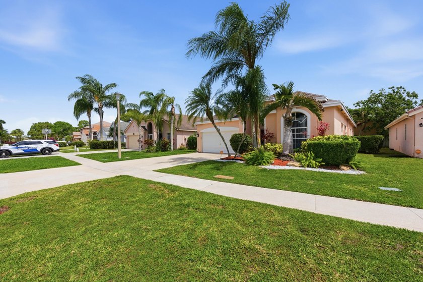 Welcome home to this well-maintained property, ideally located - photo 23