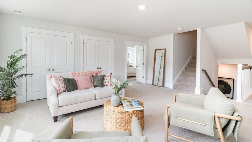 Stunning 4-Bedroom, 3-Bathroom Two-Story Home with Incredible - photo 27