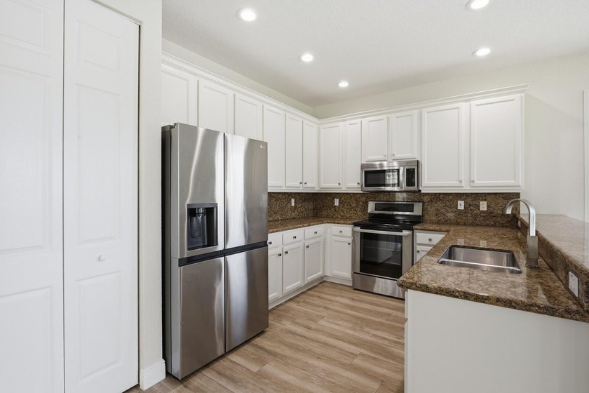 Beautifully maintained and freshly painted Jacaranda model - photo 9