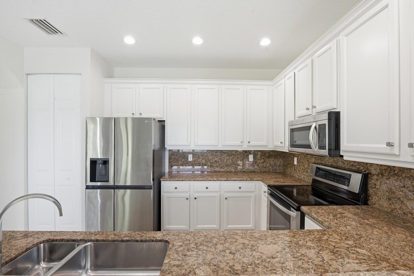 Beautifully maintained and freshly painted Jacaranda model - photo 10