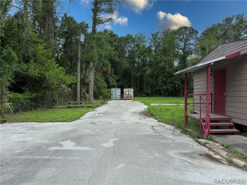 COMMERCIAL PROPERTY! Discover an excellent opportunity in a - photo 5